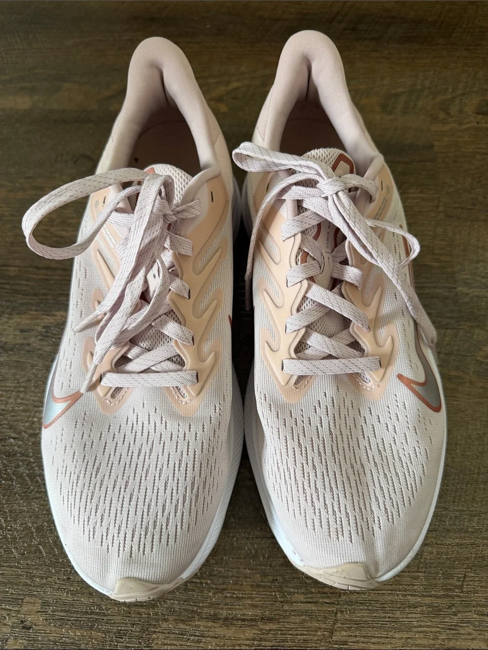 Nike Air Zoom Winflo 7 Women's Running Shoes in the Barely Rose Women’s Size 9